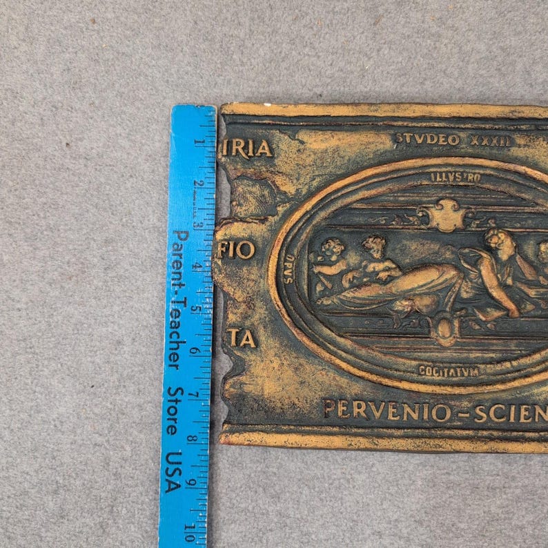 Marko Mfg Inc Pervenio Scientia Latin Classical Relief Gold Wall Plaque 1074 imagen 3