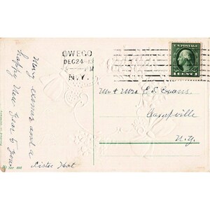 Carte postale vintage de 1913 « Meilleurs vœux », violettes d'église, nœuds verts, gaufrée, Allemagne, très bon état image 2