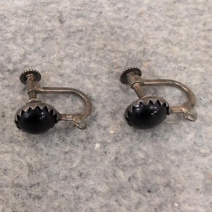 Vintage Silver Black Cabochon Sawtooth Bezel Screw Back Earrings Retro Jewelry image 1