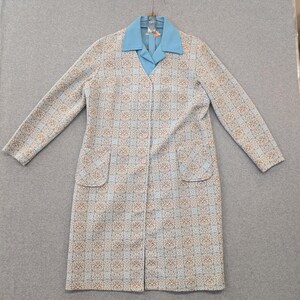 VTG Lady Caro blauw-bruine jasjurk met geometrisch patroon knoopsluiting aan de voorkant maat M afbeelding 1