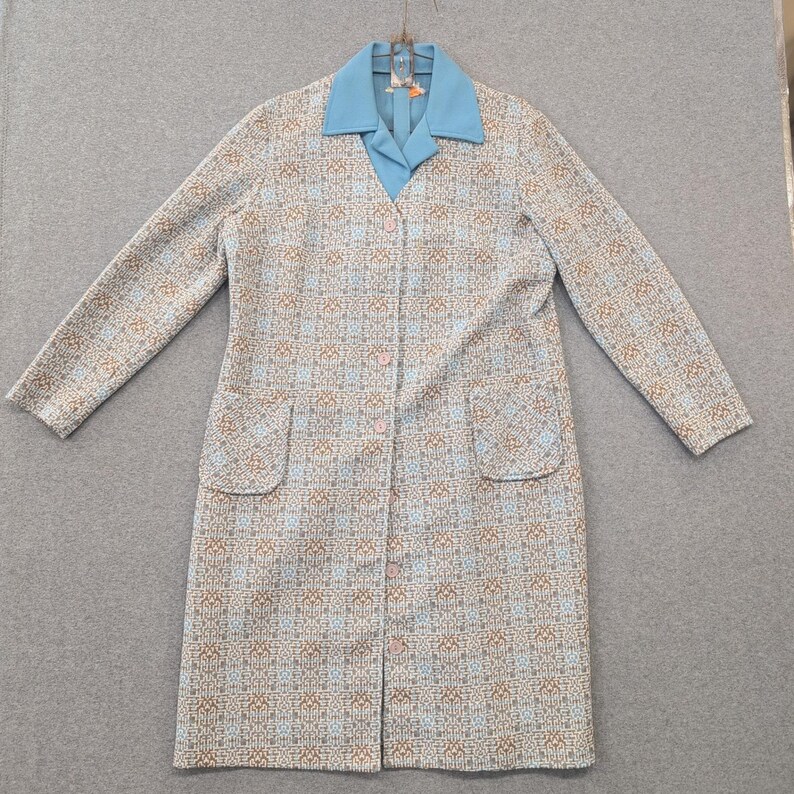 VTG Lady Caro blauw-bruine jasjurk met geometrisch patroon knoopsluiting aan de voorkant maat M afbeelding 1