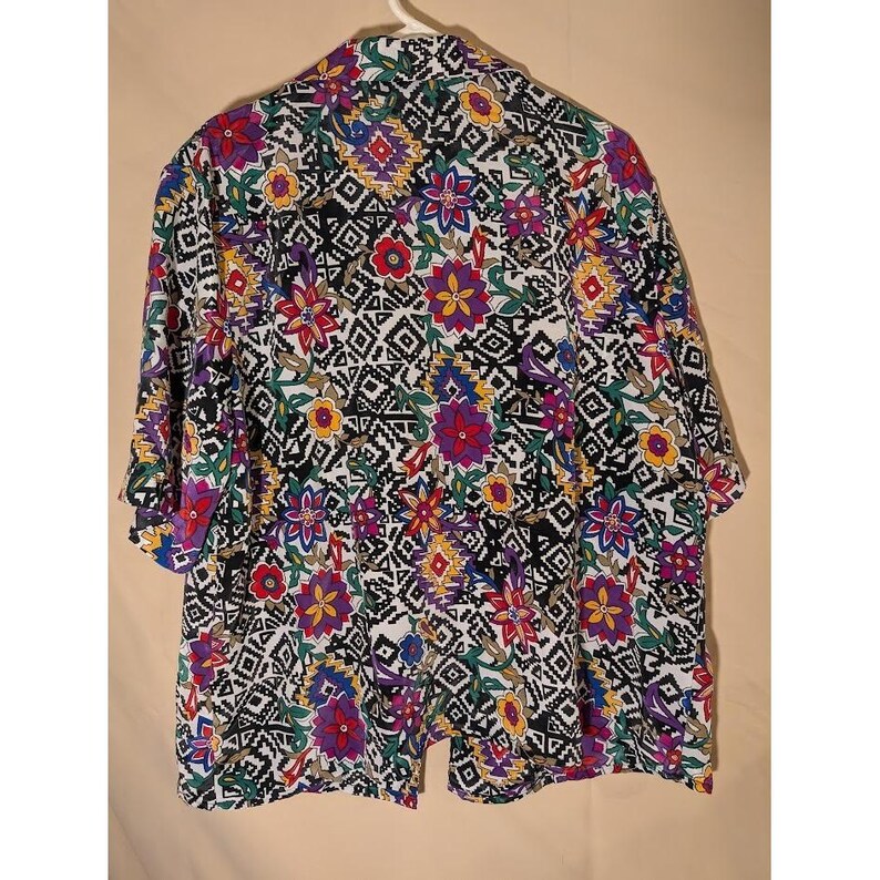 Jordani-damesblouse 16 W zwart-witte geometrische bloemenprint korte mouw afbeelding 2
