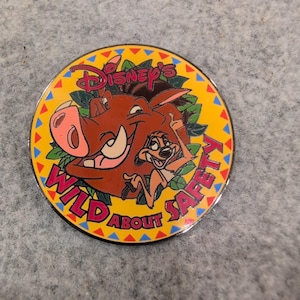 Disney Wild About Safety Pin Timon Pumbaa Lion King UL 2003 Collectible image 1