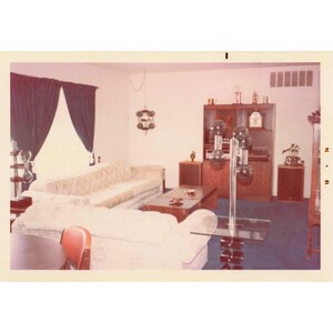 Vintage 1974 Lot of 25 Family Snapshots Beach Party Home Life Photos 3.5x5 image 2