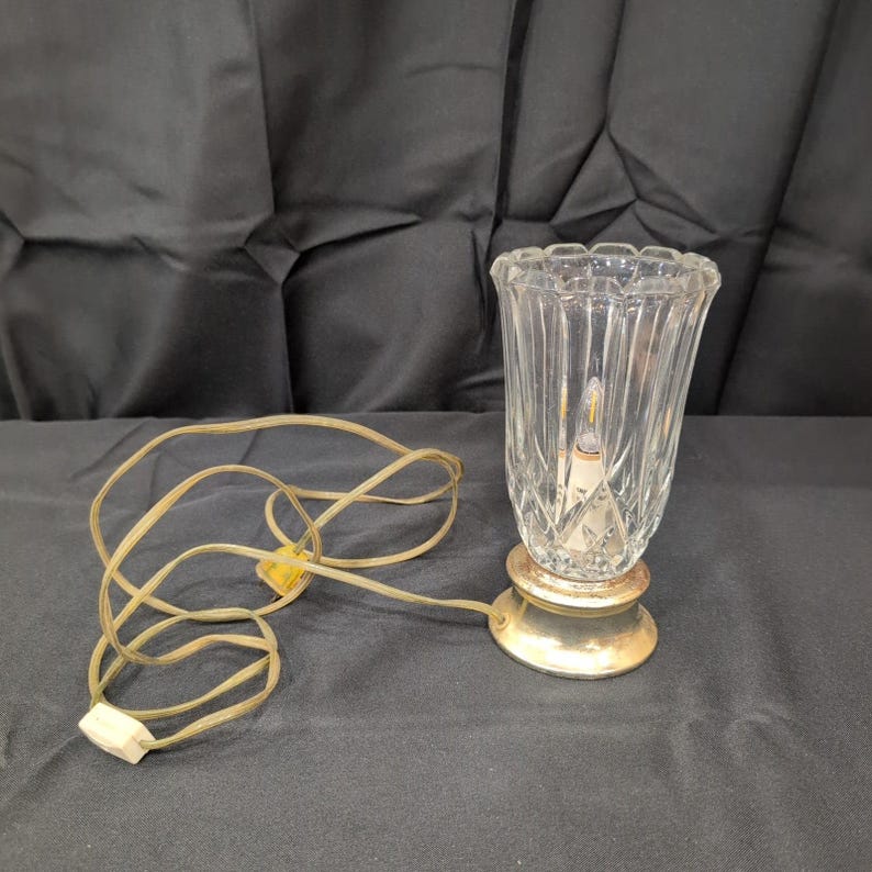 Vintage Electric Hurricane Accent Lamp Clear Cut Glass Silver Base image 8