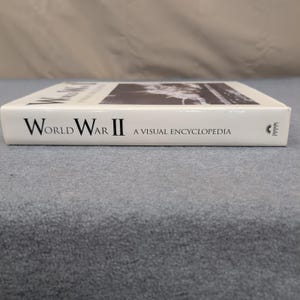 World War II A Visual Encyclopedia Hardcover Book Thunder Bay Press 1999 image 3