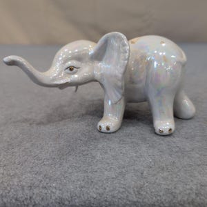 Vintage schillernde Keramik Elefant Figur Perlmutt Glasur Goldakzente Bild 1