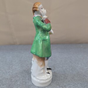 Figurine en porcelaine du Japon, fougère, homme colonial victorien au manteau vert rococo VTG 20 cm image 4