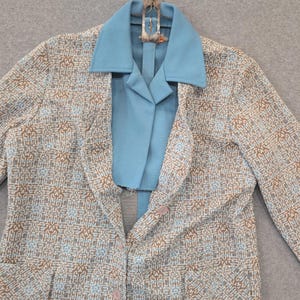 VTG Lady Caro blauw-bruine jasjurk met geometrisch patroon knoopsluiting aan de voorkant maat M afbeelding 2
