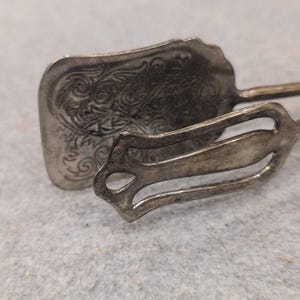 Vintage Silverplate Zinc Alloy Pastry Tongs Ornate Scroll Engraved Server image 2