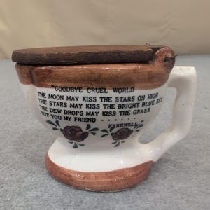 Vintage Ceramic Toilet Goodbye Cruel World Novelty Mug with Wooden Lid Gag Gift image 1