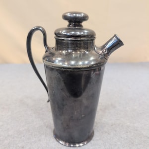 Antique Meriden S. P. Co. Silver Plate Cocktail Shaker 311 Patented 1927 Handle image 1