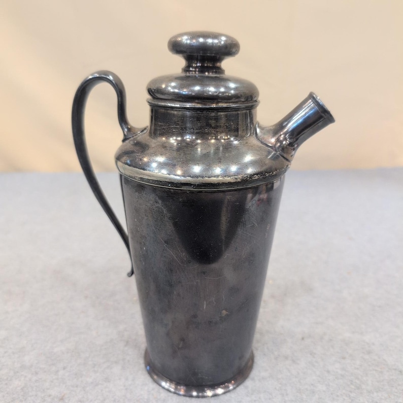 Antique Meriden S. P. Co. Silver Plate Cocktail Shaker 311 Patented 1927 Handle image 1