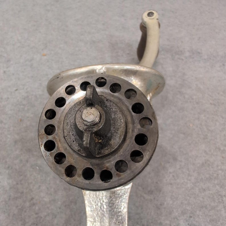 Handmatige vleesmolen Keystone nr. 2 Vintage zilver gegoten metalen handslinger klem op afbeelding 4