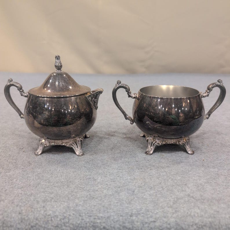 Oneida Silver Plated Footed Cream and Sugar Set with Lid USA Vintage image 1