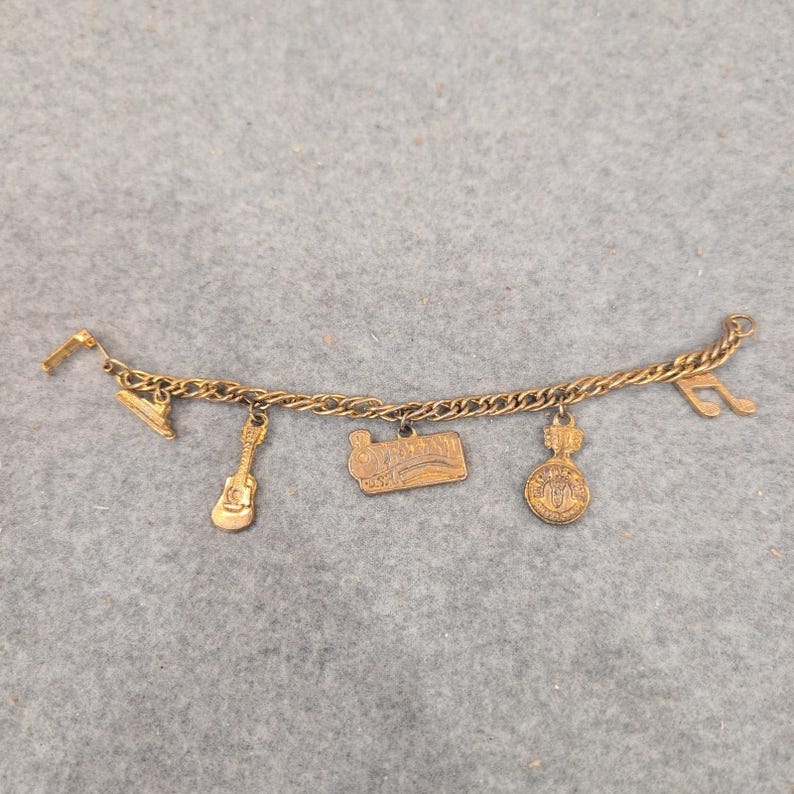 Vintage Nashville Charm Bracelet Grand Ole Opry Opryland USA Gold Tone J1 image 2