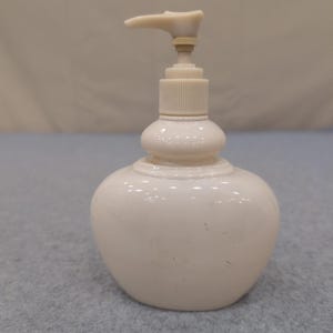 Vintage Avon Candid Ultra Soft Body Satin Pink Floral Pump Bottle Cream Plastic image 2
