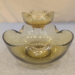 Vintage MCM Smoked Olive Green Glass Ruffled Chip and Dip Set with Metal Bracket image 2