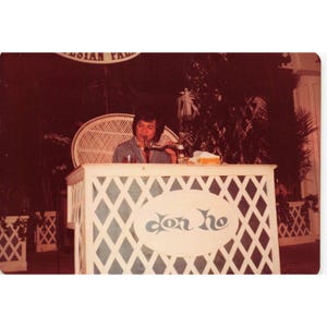 Lote de 10 fotografías antiguas de Don Ho Polynesian Palace en Waikiki, Hawái, de la década de 1970. imagen 4