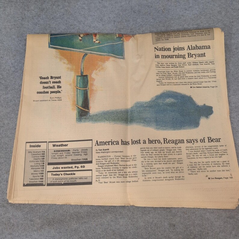 Birmingham News, 27 de enero de 1983. Periódico homenaje a Bear Bryant, jugador de fútbol americano de Alabama. imagen 2