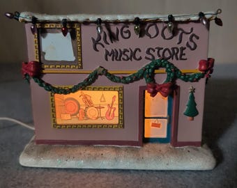 Decoración del edificio iluminado de la tienda de música del Rey Toots en la Aldea Navideña de Los Simpson