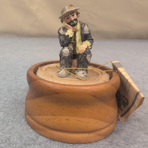 The Emmett Kelly Jr Collection Sad Clown Figurine Exclusively Flambro Sitting image 2