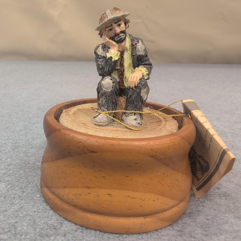 The Emmett Kelly Jr Collection Sad Clown Figurine Exclusively Flambro Sitting image 2