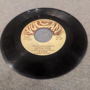 Los empleados engañados de nuevo El ajetreo de Atlanta Vulcan 81-121 Disco de vinilo de 45 RPM imagen 4