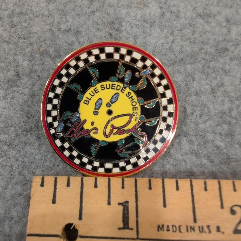 Pin esmaltado de zapatos de gamuza azul de Elvis Presley, 2001, merchandising oficial de EPE, tono dorado. imagen 2