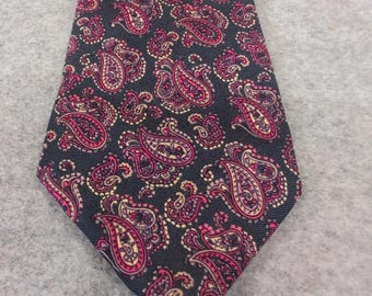 VTG 70's French American Designer Pauline Trigere All Silk Paisley Necktie Italy