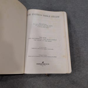 Estudio bíblico del Sistema: El Libro de la Vida, edición ampliada de Zondervan, año 1977. imagen 3