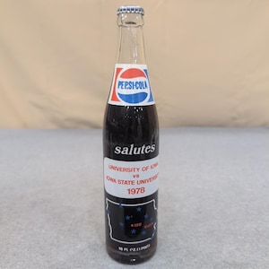 Vintage 1978 Pepsi Iowa vs Iowa State Football Commemorative Bottle 16oz Full image 1