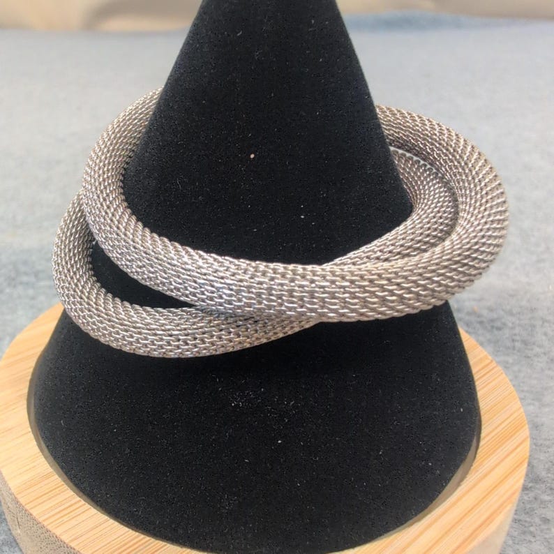 Pulsera de eslabones de malla en tono plateado con cierre de langosta ajustable imagen 1