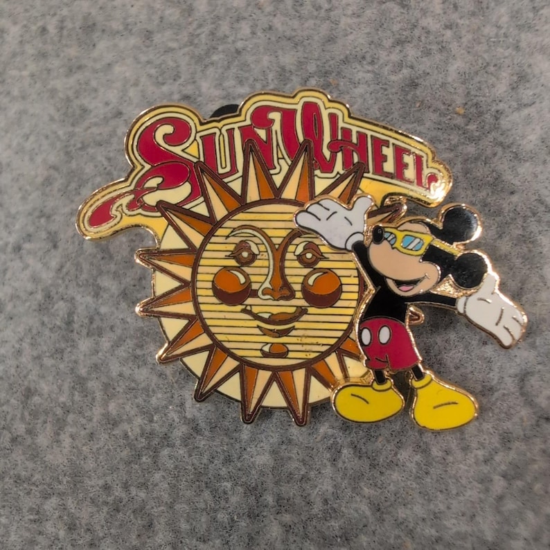 Disney Micky Maus Sonnenrad Kalifornien Abenteuer Emaille Pin Trading 2003 Gold Bild 1