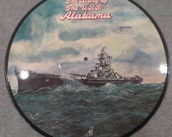 O álbum de vinil "The Story of the USS Alabama Picture Disc" (BB-60) retrata a história da batalha naval americana.