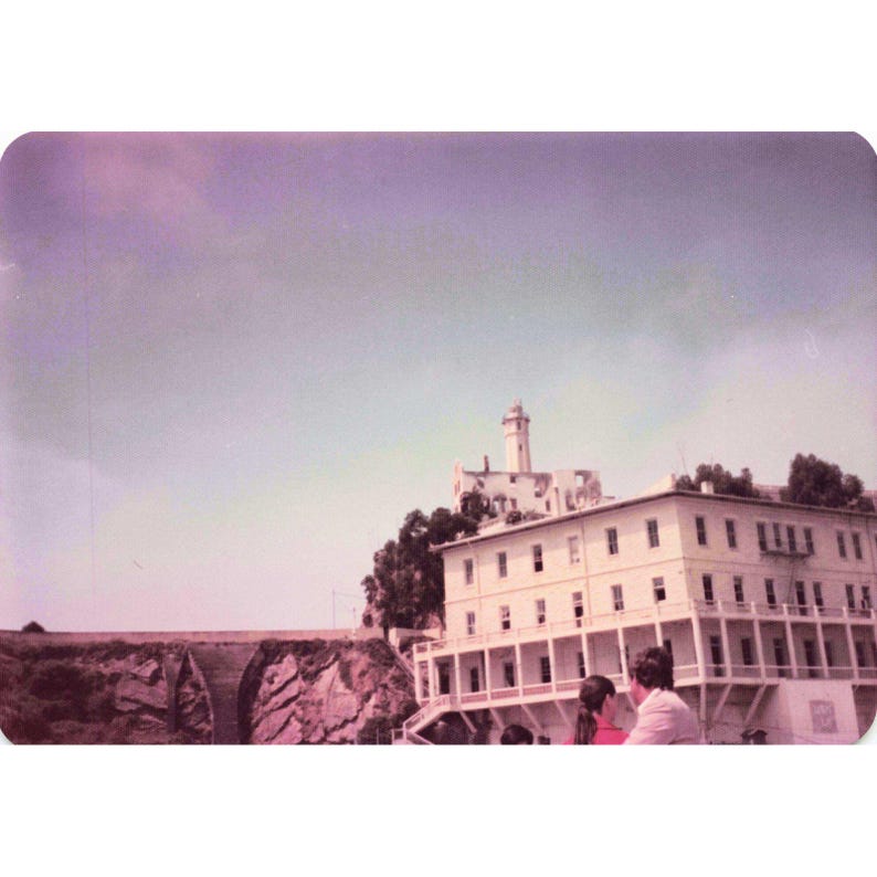 Foto vintage degli anni '70 di Alcatraz: casa del direttore, rovine, faro, turisti, formato 3,5x5. immagine 1