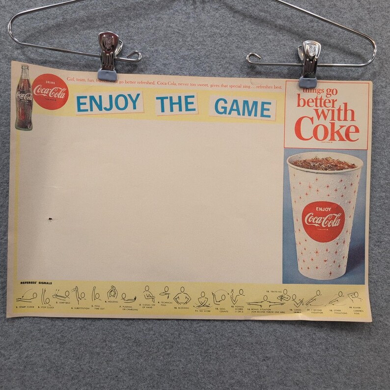 Vintage 1960er Jahre Coca Cola Genießen Sie Das Spiel Basketball Blank High School Programm Bild 1