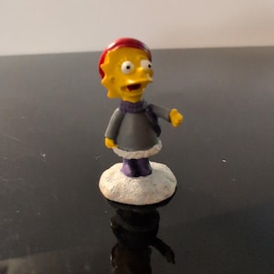 Lisa Simpson Hawthorne Village Christmas Figurine 2005 Winter Beanie Miniature image 1