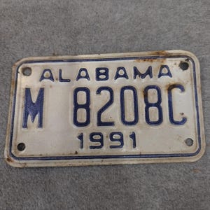 Vintage 1991 Alabama Motorcycle License Plate White Blue M 8208C Tag image 1