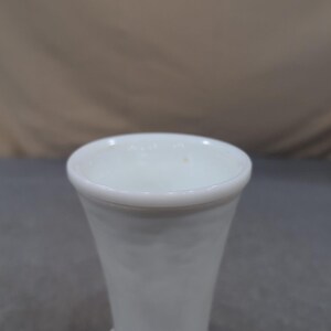 Vaso in vetro bianco latte Randall con motivo a grano testurizzato, decorazione per la casa vintage immagine 3