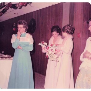 Vintage jaren 70 trouwreceptie set van 6 foto's van een militaire basis officiersclub afbeelding 3