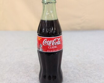 Vintage 1999 Coca-Cola Classic Christmas 8oz Glass Bottle Santa Claus Unopened