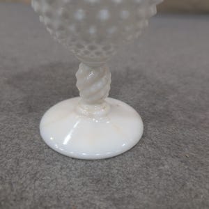 Fenton Milchglas Hobnail Ruffled Vase Spiral Twist Stem Weiß Mid Century Bild 6