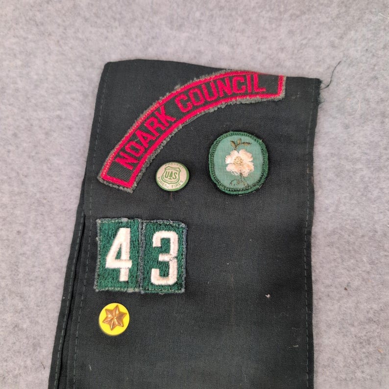 vintage Boy Scout Sash Noark Council Troop 43 insignes du mérite épingles BSA Arkansas image 3