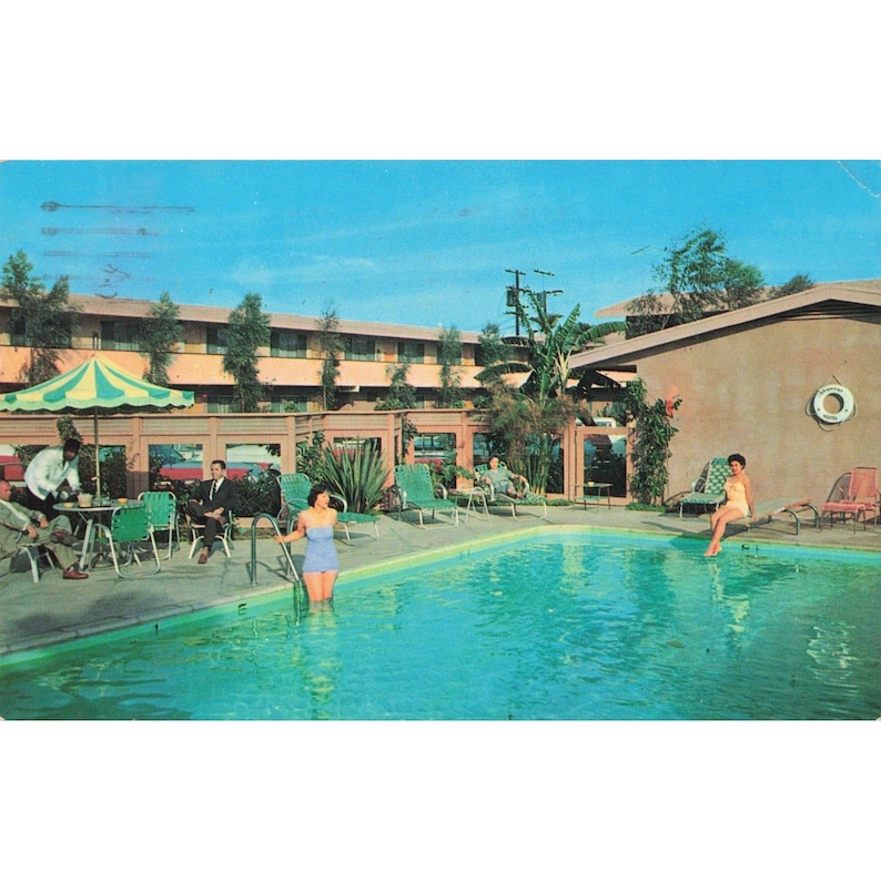 Postal antigua de 1968 del Hotel Skyways de Los Ángeles, piscina del aeropuerto LAX, mediados de siglo. imagen 1