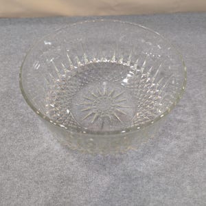 Vintage Arcoroc USA Crystal Glass Serving Bowl Starburst Faceted Design 9" x 4" image 2