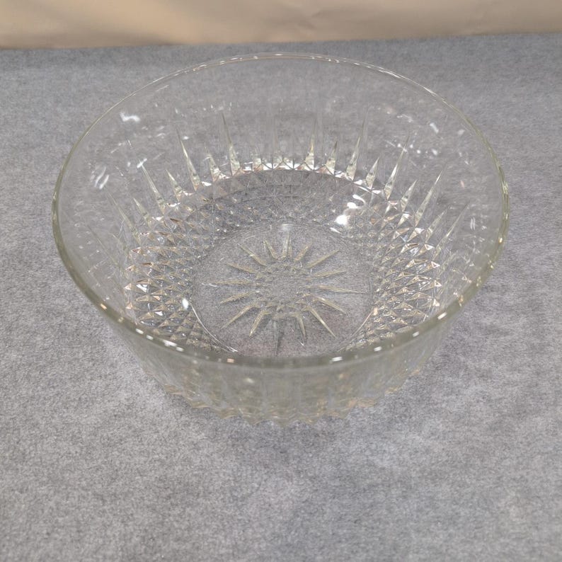 Vintage Arcoroc USA Crystal Glass Serving Bowl Starburst Faceted Design 9" x 4" image 2