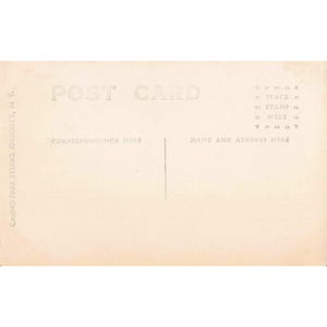 Antyczna pocztówka RPPC „Trzej mężczyźni, portret studyjny, Casino Park, Endicott, NY” zdjęcie 2