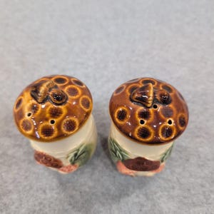 Vintage Mushroom Ceramic Napkin Holder Salt and Pepper Shakers Set Made in Japan image 4