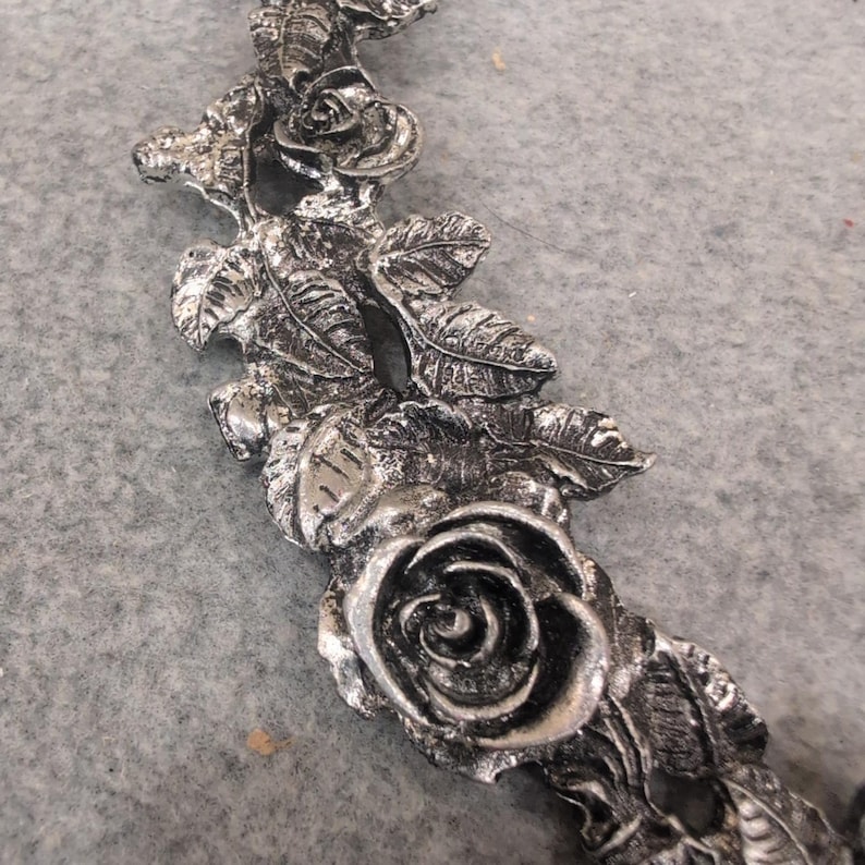 Vintage Silver Tone Cast Metal Rose Floral Wreath Stand Circular image 3